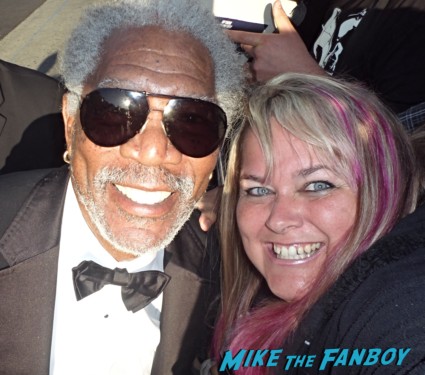 morgan freeman signing autographs and taking photos with fans at the oblivion movie premiere