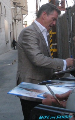 pierce Brosnan signing autographs for fans at jimmy kimmel live signature autograph mars attacks 007 rare promo