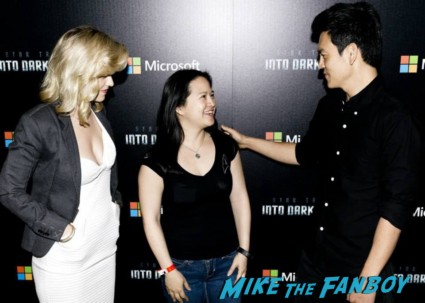 John cho and alice eve signing autographs for fans star trek into darkness photo rare hot 