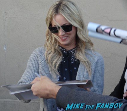 Kaley Cuoco signing autographs for fans rare promo hot sexy big bang theory star penny penny penny