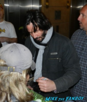 Keanu Reeves signing autographs for fans the matrix star hot sex promo photo rare chain reaction the matrix 