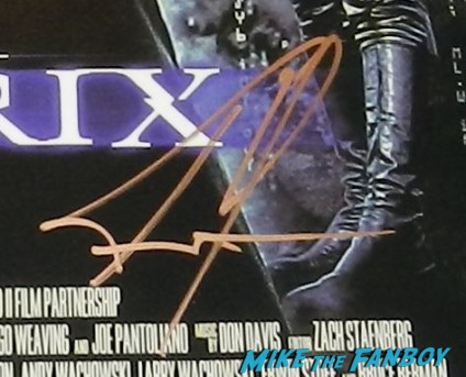 keanu reeves signature autograph signed hand signed promo the matrix movie poster Keanu Reeves signing autographs for fans the matrix star hot sex 008