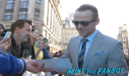 simon pegg signing autographs Star Trek into darkness london movie premiere chris pine zachary quinto hot sexy photos