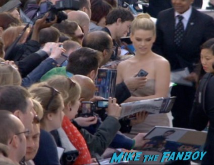 alice eve signing autographs Star Trek into darkness london movie premiere chris pine zachary quinto hot sexy photos