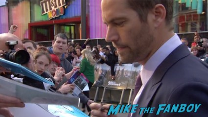 sexy paul walker signing autographs Fast And Furious 6 London UK Premiere Report & Photo Gallery! Paul Walker! Luke Evans! Vin Diesel! Michelle Rodriguez! Jordana Brewster! Ludacris! Tyrese! Autographs! Photos! And More!