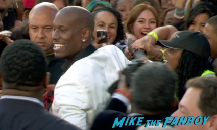 tyrese  signing autographs at fast and furious 6 premiere red carpet vin diesel signing autographs (23)
