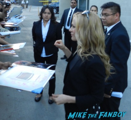 Anna Paquin signing autographs for fans jimmy kimmel true blood 015