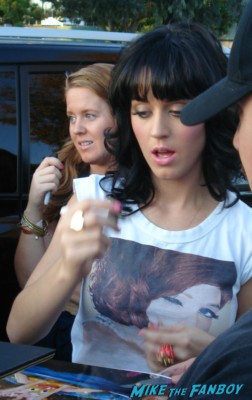 Katy Perry signing autographs for fans at the tonight show with jay leno