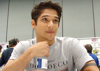 sexy tyler posey teen wolf star interview comic con 2013 rare scott shows off his tattoo