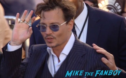 Johnny Depp signing autographs the lone ranger movie premiere johnny depp signing autographs for fans armie hammer (6)