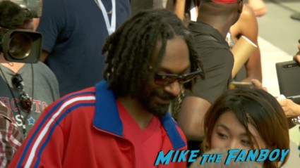 snoop dog signing autographs turbo event los angeles snoop dog signing autographs (12)