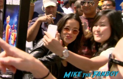 michelle rodriguez signing autographs turbo event los angeles snoop dog signing autographs (12)