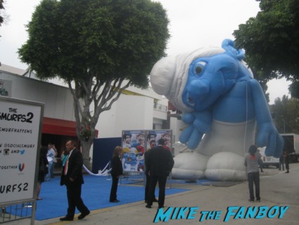 The Smurfs 2 movie premiere cars lined up on the blue carpet rare promo 