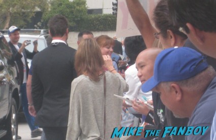 Jayma mays from Glee signing autographs at the smurfs 2 movie premiere rare red carpet promo