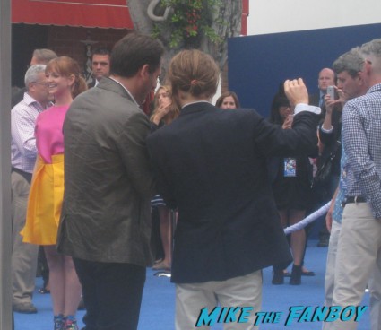 Jayma mays from Glee signing autographs at the smurfs 2 movie premiere rare red carpet promo
