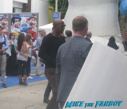 J.B. Smoove from Glee signing autographs at the smurfs 2 movie premiere rare red carpet promo