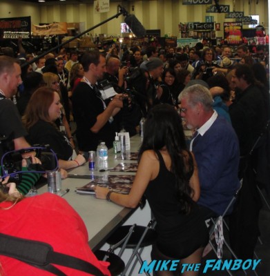 Sons Of Anarchy Cast Signing At SDCC! Ron Perlman! Charlie Hunnam! Katey Sagal! Kim Coates! Theor Rossi! Maggie Siff! Autographs! And More! SAMCRO Awesomeness!