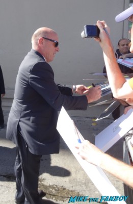 Dean Norris Signing autographs for fans breaking bad star rare 