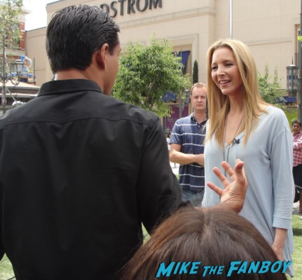 lisa kudrow signing autographs for fans rare promo meeting friends star the opposite of sex the comeback