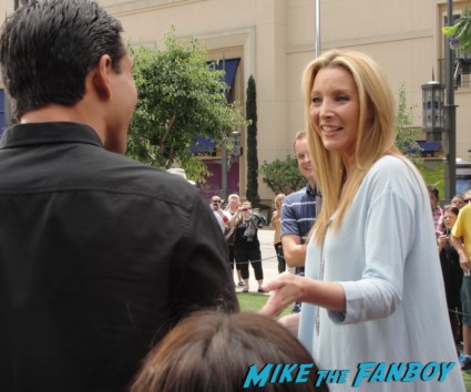 lisa kudrow signing autographs for fans rare promo meeting friends star the opposite of sex the comeback