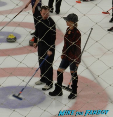 kristy swanson at hollywood curling in valencia with kristy swanson wil wheaton tracey gold 