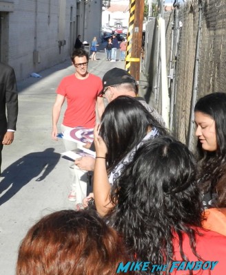 Johnny knoxville signing autographs for fans jimmy kimmel live 001