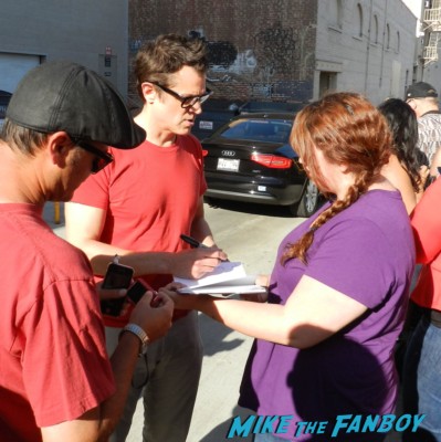 Johnny knoxville signing autographs for fans jimmy kimmel live 001