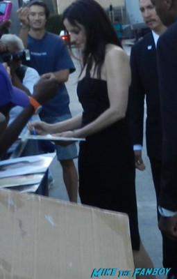 mary louise parker signing autographs for fans jimmy kimmel live rare mary louise parker signing autographs hot sexy weeds star kimmel 017