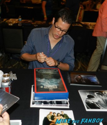 William Ragsdale signing autographs for fans rare promo fright night meeting william ragsdale krity mcnichol signing autographs holly 016William Ragsdale
