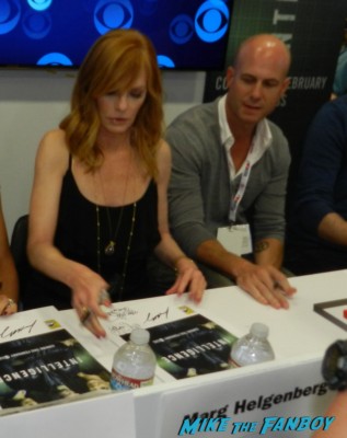 Intelligence  autograph signing with josh holloway Marg Helgenberger san diego comic con 2013 signing autographs day 1 018