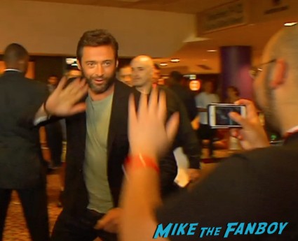 the wolverine fan screening hugh jackman signing autographs hot sexy q and a beard (16)