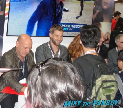 Under the dome cast autograph signing san diego comic con sdcc 2013 mike vogel hot sexy rare