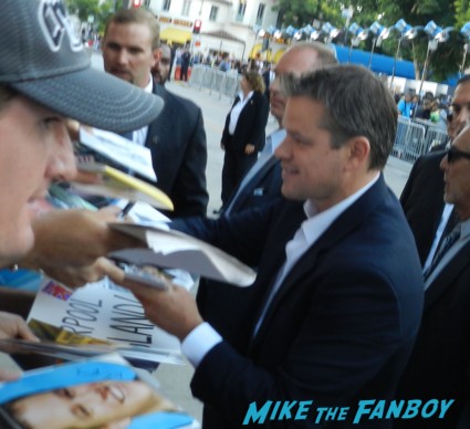 Matt Damon signing autographs for fans at the Elysium Movie Premiere! With Jodie Foster! Matt Damon! Sharlto Copley! Neill Blomkamp! Alice Braga! Diego Luna! Autographs! And More!