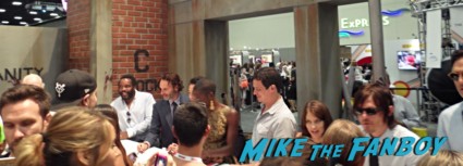The walking dead cast signing norman reedus andrew lincoln The Walking Dead Booth at SDCC 2013 san diego comic con rare 