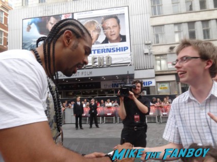 David Haye signing autographs at the red 2 european movie premiere red carpet mary louise parker helen mirren (20)