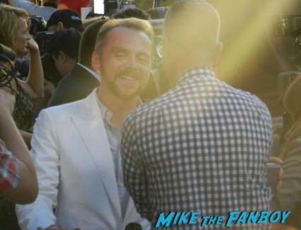 simon pegg on the red carpet at the the world's end movie premiere simon pegg signing autographs 025