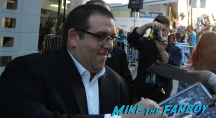 Nick Frost signing autographs at the the world's end movie premiere simon pegg signing autographs 025