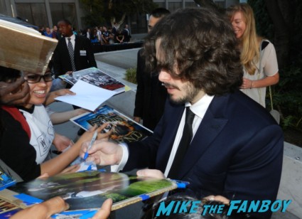 edgar wright signing autographs at the the world's end movie premiere simon pegg signing autographs 025