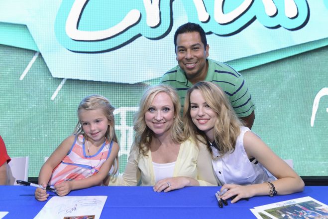 Good Luck Charlie Cast Autograph Signing! With Bridgit Mendler! Mia Talerico! Leigh-Allyn Baker! Disney Channel Goodness!