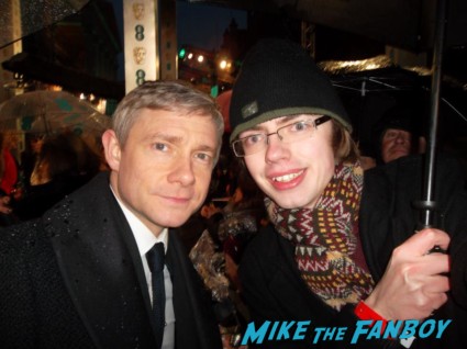 Martin Freeman signing autographs for fans the hobbit