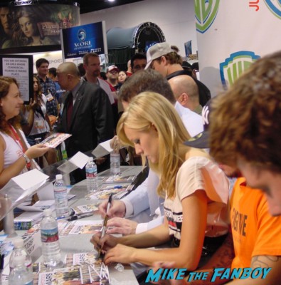 Kristen Bell signing autographs for fans veronica mars cast sdcc 2009 rare wb booth Michael Muheny & enrico Colantoni signing autographs at the WB Booth at comic con sdcc 2009