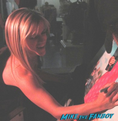 reese witherspoon signing autographs for fans legally blonde promo poster rare 