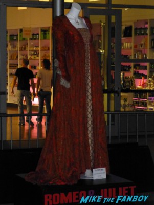 romeo and juliet prop and costume display gown rare romeo and juliet red carpet photo movie premiere rare arclight
