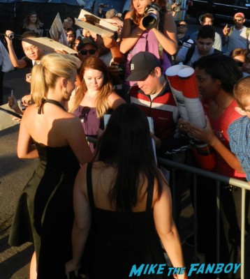 diana agron signing autographs for fans glee star 005