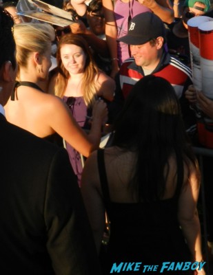 diana agron signing autographs for fans glee star 005