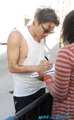 brandon boyd from incubus signing autographs at jimmy kimmel shirtless 