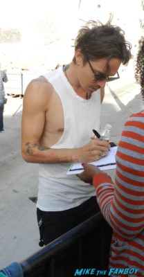 brandon boyd from incubus signing autographs at jimmy kimmel shirtless 