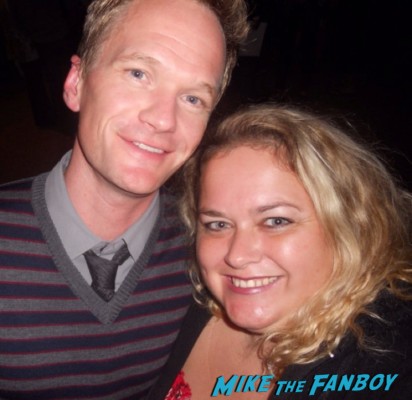 Neil Patrick Harris fan photo signing autographs for fans emmy awards how I met your mother