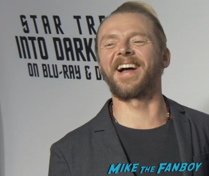 simon pegg on the red carpet at the star trek into darkness blu ray party simon pegg jj abrams red carpet (3)