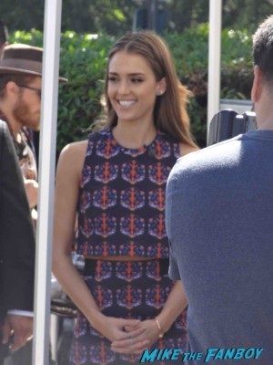 Jessica Alba taping an interview for Extra at universal studios
